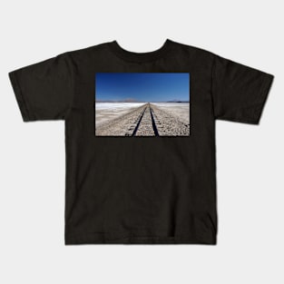 Bolivie - Salar d'Uyuni, voie ferré Kids T-Shirt